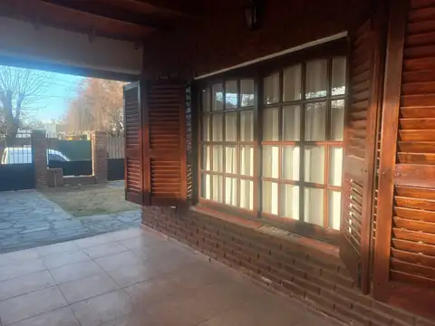 Casa en Venta con 2 cocheras