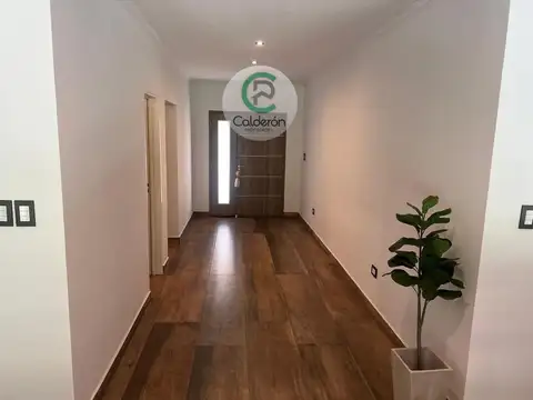 Casa en Venta en La Reja, USD 215.000