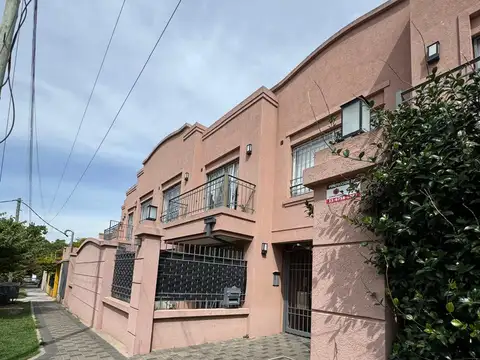 DEPARTAMENTO DOS AMBIENTES CON BALCON Y COCHERA