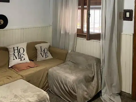 Casa 4 ambientes con 1 baño