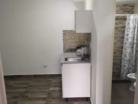 Impecable monoambiente con balcon. Excelente ubicacion: Pedernera 325, Lomas de Zamora