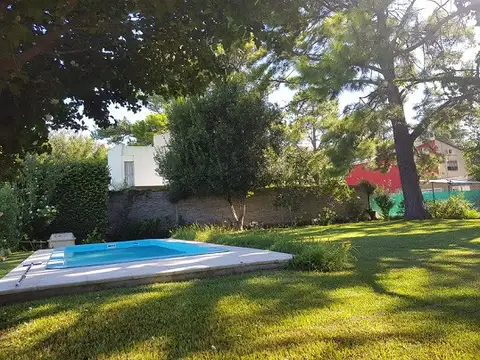 Casa 6 ambientes con 2 baños