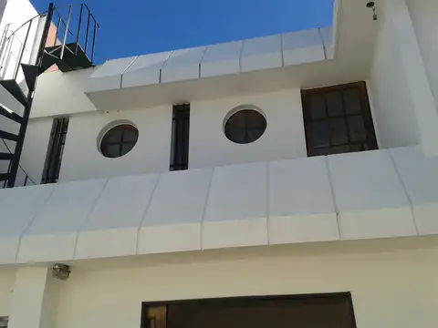 Casa en venta de varias plantas en Villa Lugano