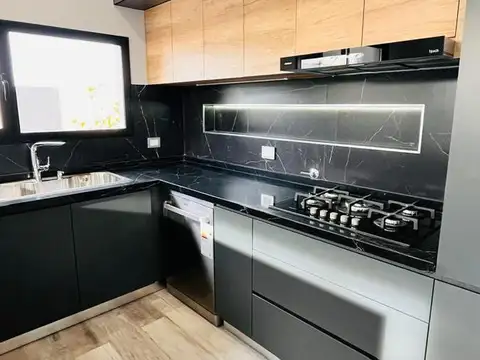 Casa en Venta en Neuquen, USD 370.000