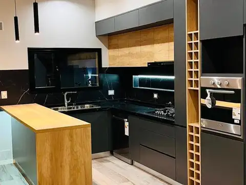 Casa en Venta en Neuquen, USD 370.000