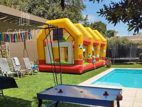 Casa en Venta con 3 cocheras