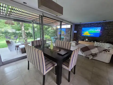 Casa 4 Amb Con Jardín Barrio Los Alamos, Pilar APTO CREDITO