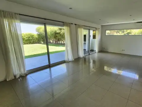 Casa en Alquiler de 3 dormitorios
