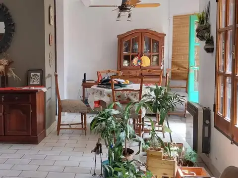 Casa 5 ambientes con 3 baños