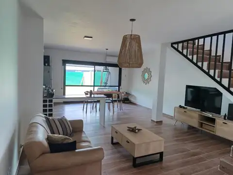 Casa 3 ambientes con 2 baños
