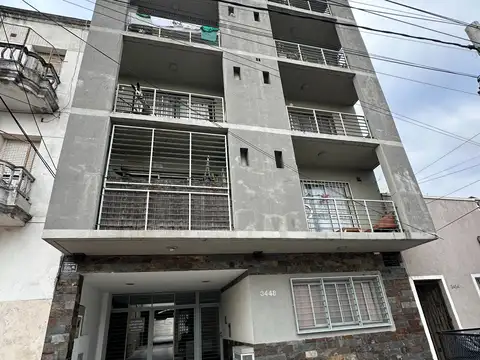 Depto 2 ambientes en LANÚS OESTE c/ posibilidad de alquilar cochera - Machain al 3400