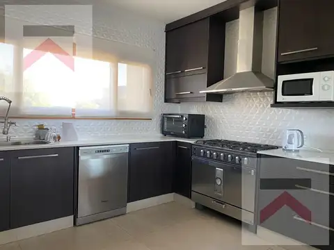 Casa estilo Toscano 5 dormitorios Piscina Quincho Chacras de la Reserva Cardales
