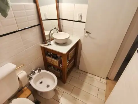 Azopardo Nº538 e/ Av. Espora