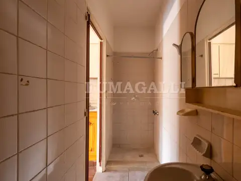 Monoambiente en primer piso - Alquiler - Munro