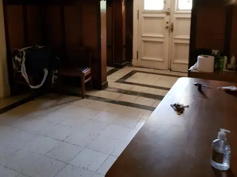 Casa 8 ambientes con 2 baños