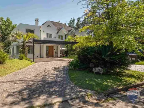 Casa 6 ambientes con 3 baños