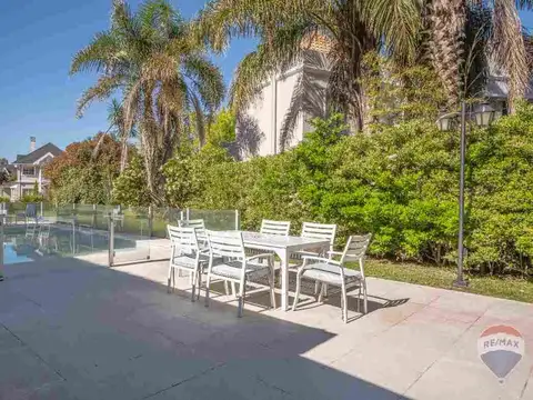 Casa en venta con pileta en Solar del Bosque