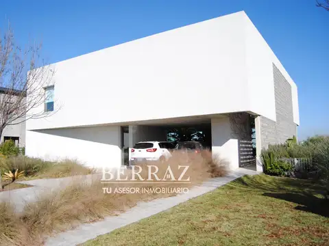 Casa venta al lago en Puertos Muelles Escobar lote de 982,28 m2