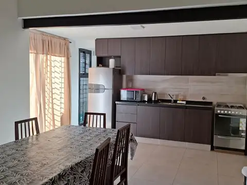 Casa 7 ambientes con 2 baños