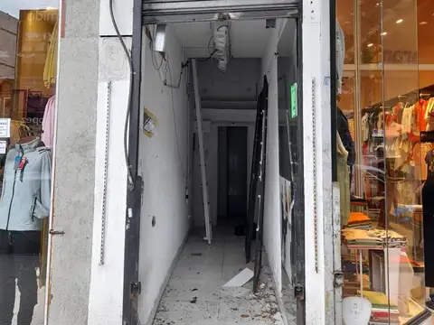 LOCAL + OFICINA Independiente - En lo mejor de la Av. Avellaneda - 2 x 1 ! Consultanos  