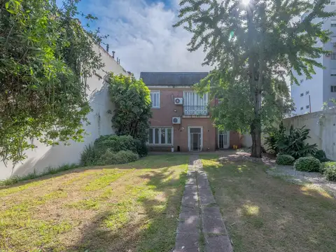 Casa en Alquiler con 1 cochera