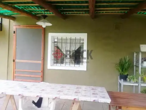 Casa 4 ambientes con 2 baños