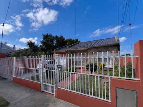 Oportunidad Casa + Depto en Barrio Pueyrredon