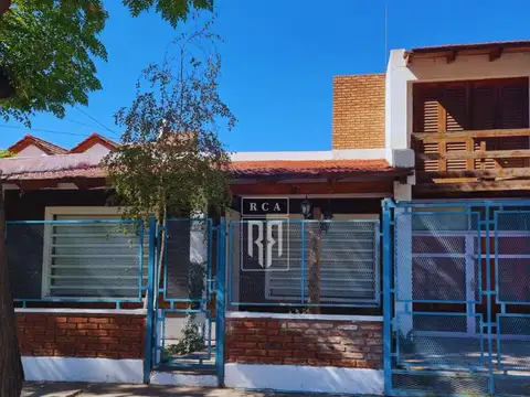 Casa 2 dormitorios con patio en excelente ubicación