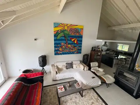 Casa 5 ambientes con 4 baños