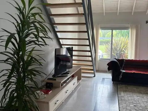 CASA EN VENTA 5 AMBIENTES EN LA CANDIDA