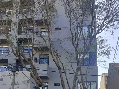 Venta de monoambiente con cochera en Lanús