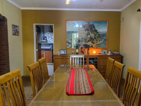 Casa en Venta con 2 cocheras
