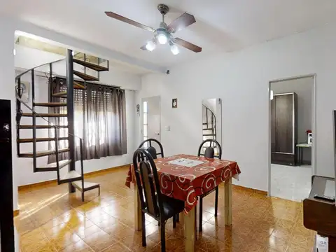 Depto Tipo Casa 4 ambientes con 2 baños