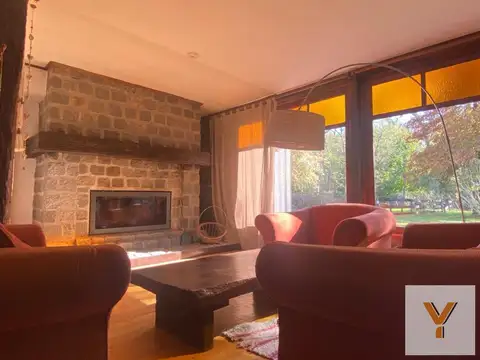 Casa 13 ambientes con 3 baños