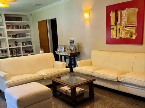 Casa en Venta con 4 cocheras