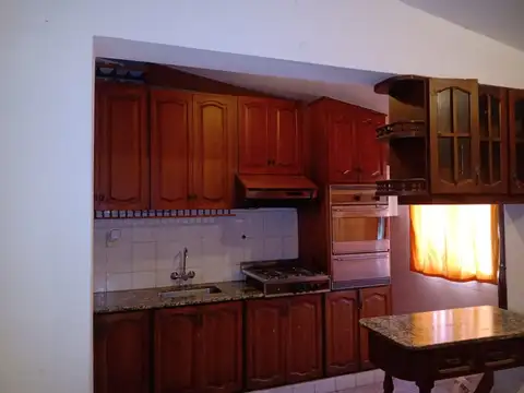 Casa 4 ambientes con 2 baños