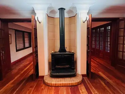 Casa 6 ambientes con 5 baños