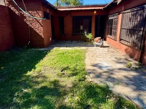 Gorriti 7100, casa de 3 dormitorios, patio, cochera.