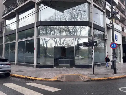 EXCELENTE ESQUINA EN ALQUILER  