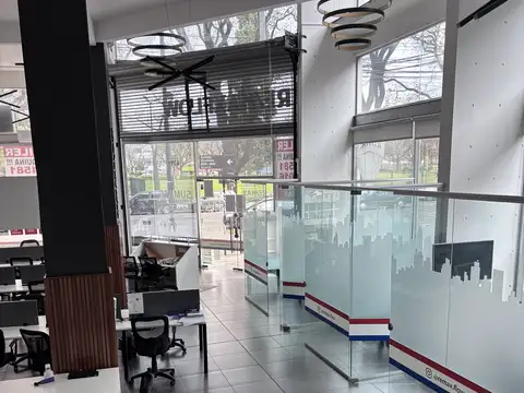 EXCELENTE ESQUINA EN ALQUILER  