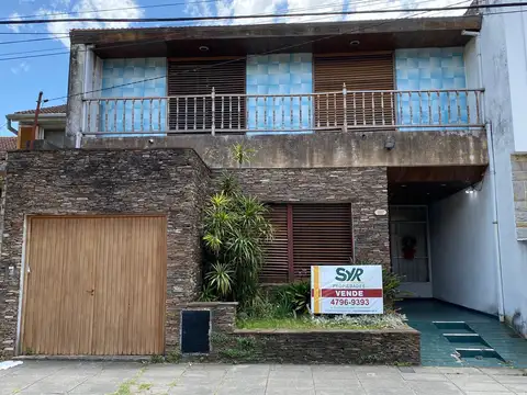 CHALET EN 2 PLANTAS DE 6 AMBIENTES - EN FLORIDA