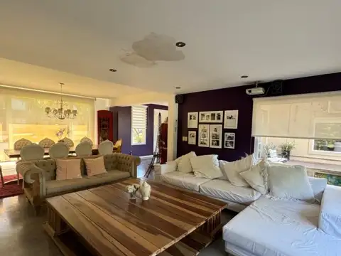 Casa en Venta con 4 cocheras