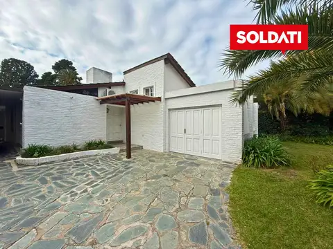 Casa en Venta con 2 cocheras