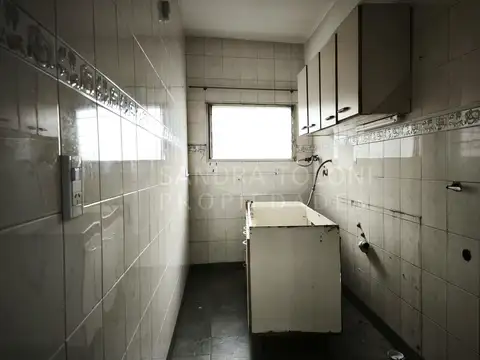 VENTA LOTE CON EDIFICIO EN BLOCK FLORESTA OPORTUNIDAD