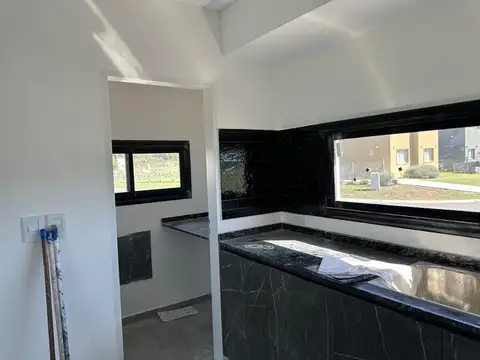Casa en Venta en Pilar Del Este - Santa Elisa, USD 190.000