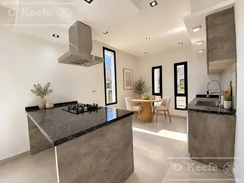 Casa en Venta con 2 cocheras