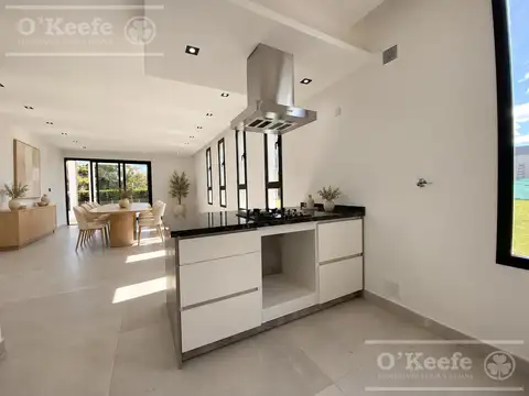 Casa 6 ambientes con 4 baños