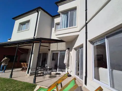 Casa 7 ambientes con 3 baños