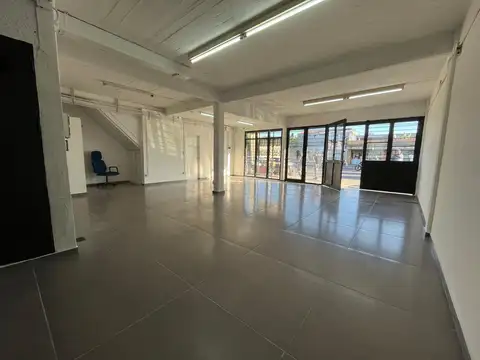 DUEÑO ALQUILA local con deposito  Av La Plata 2600 Quilmes