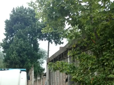 Lote con local en venta